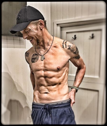 Simon Pegg's shirtless picture after six-month of intensive workout.